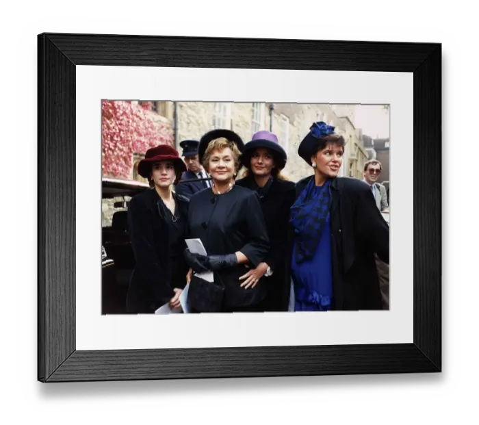 Framed Print : Joan Plowright Actress and Widow of Sir Lawrence Olivier with her daughters Framed Print : Joan Plowright Actress and Widow of Sir Lawrence Olivier with her daughters