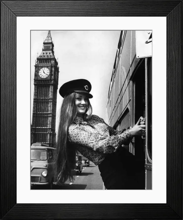  : Jane Seymour actress helping launch celebrity travels silver London Transport bus