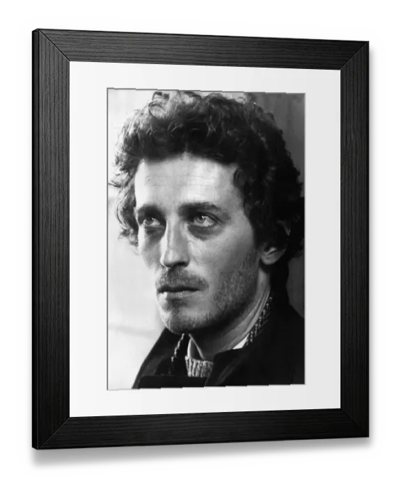 Framed Print : Robert Powell actor - April 1977 Framed Print : Robert Powell actor - April 1977