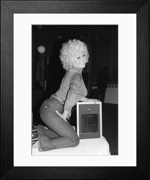 Framed Print : Actress Barbara Windsor March 1976 Collecting the Bottom of the Year award Framed Print : Actress Barbara Windsor March 1976 Collecting the Bottom of the Year award