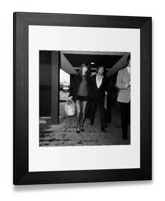 Framed Print : Jane Birkin & Serge Gainsbourg at Heathrow airport January 1971 Framed Print : Jane Birkin & Serge Gainsbourg at Heathrow airport January 1971