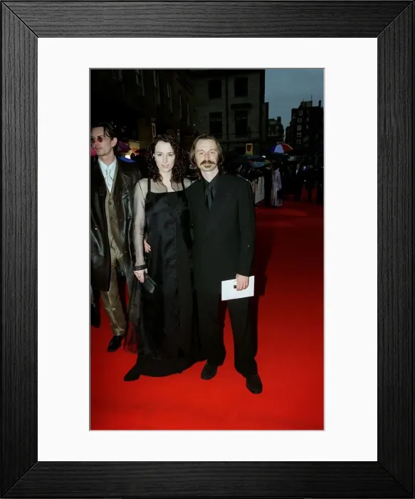 Framed Print : Robert Carlyle Actor April 98 Arriving for the BAFT Aawards 1998 with his wife Framed Print : Robert Carlyle Actor April 98 Arriving for the BAFT Aawards 1998 with his wife