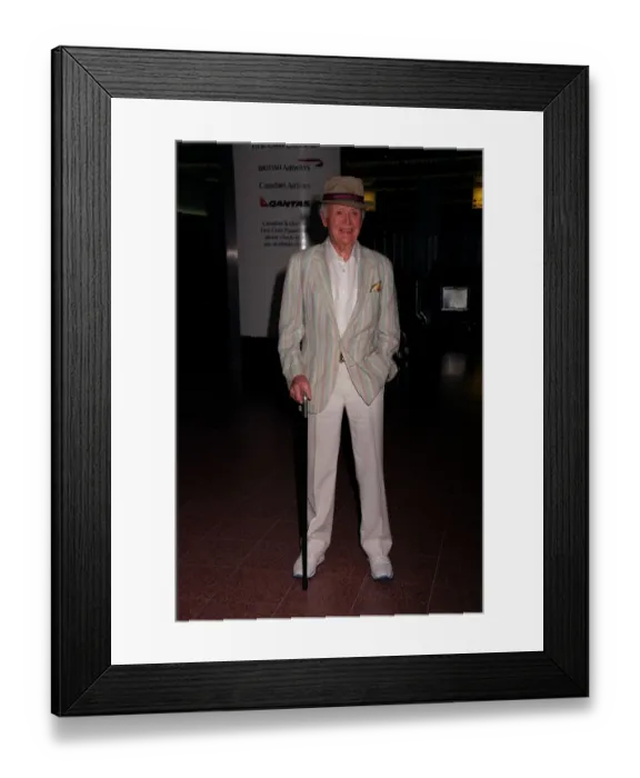 Framed Print : Sir John Mills Actor April 98 Arriving at Heathrow tovist family and friends