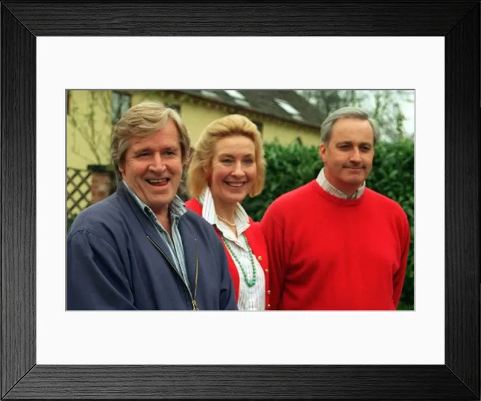 Framed Print : Neil Hamilton the Conservative MP at the centre of a cash for questions Framed Print : Neil Hamilton the Conservative MP at the centre of a cash for questions