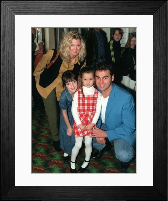  : Actress Gillian Taylforth with Jeff Knight October 1997 with the children