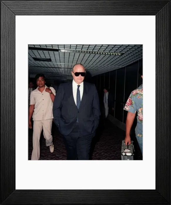 Framed Print : Actor Marlon Brando arriving at London Airport, June 1986 Framed Print : Actor Marlon Brando arriving at London Airport, June 1986