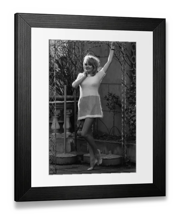 Framed Print : Actress Elaine Taylor 1969 Framed Print : Actress Elaine Taylor 1969
