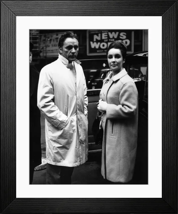 Framed Print : Richard Burton is met at Paddington Station London by Elizabeth Taylor in 1963 Framed Print : Richard Burton is met at Paddington Station London by Elizabeth Taylor in 1963