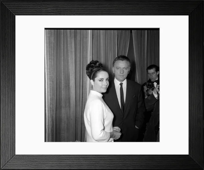 Framed Print : Actor Richard Burton with wife Elizabeth Taylor in December 1962