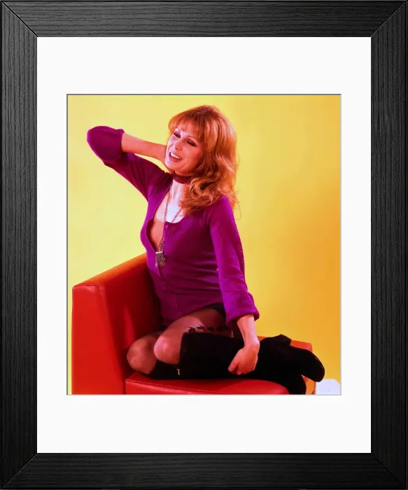 Framed Print : Actress Joanna Lumley 1971 Framed Print : Actress Joanna Lumley 1971