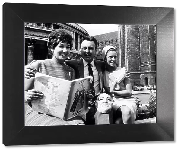 Donald Sinden Actor - September 1967 with Shirley Chapman and Doreen Wells