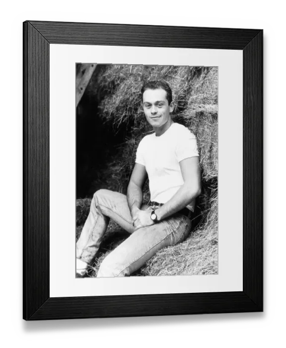 Framed Print : Ross Kemp actor 22 on the set of TV programme Emmerdale Farm November 1986