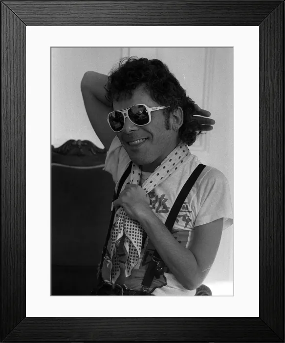 Framed Print : Rock Star Ian Dury poses during an exclusive interview for the Daily Mirror in his