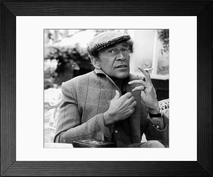 Framed Print : Peter Wyngarde actor, June 1980 Framed Print : Peter Wyngarde actor, June 1980