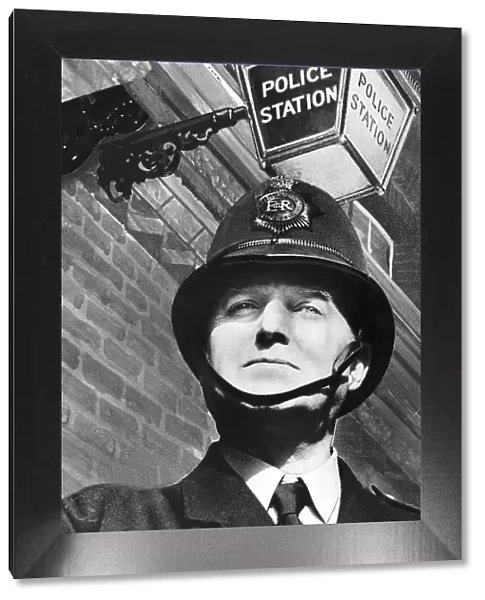 Jack Warner actor who starred as Dixon of Dock Green dressed as a policeman On this day