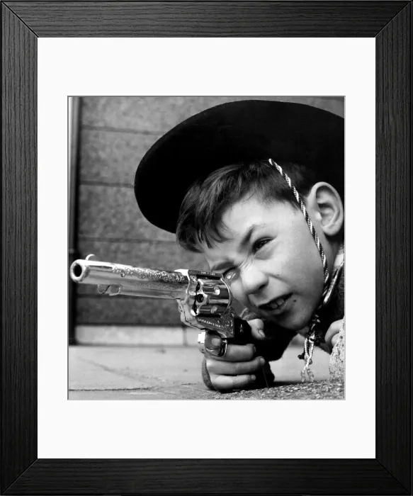 Framed Print : London schoolchildren will be able to bring their Christmas games, dolls, space suits Framed Print : London schoolchildren will be able to bring their Christmas games, dolls, space suits