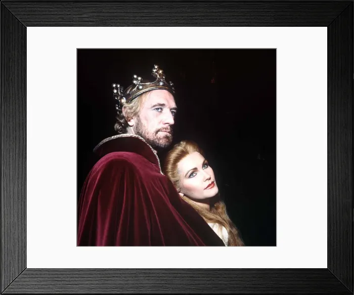 Framed Print : Fiona Fullerton actress with Richard Harris in Camelot stage play, November 1982 Framed Print : Fiona Fullerton actress with Richard Harris in Camelot stage play, November 1982