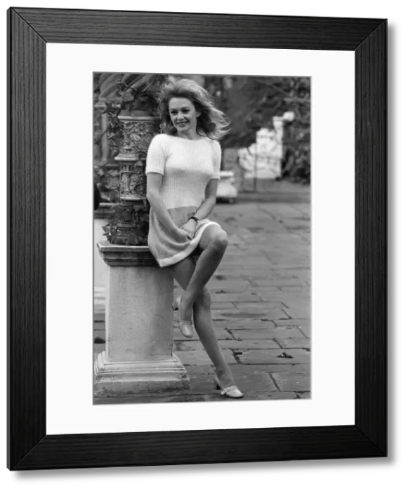 Framed Print : Actress Elaine Taylor 1969 Framed Print : Actress Elaine Taylor 1969
