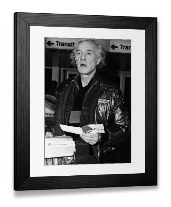 Framed Print : Richard Harris Irish actor at Heathrow airport, March 1983