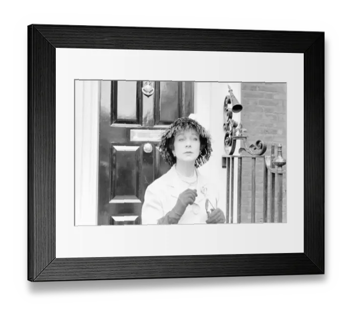 Framed Print : Actress Vivien Leigh on a visit to a wig maker. 1960s A©Mirrorpix