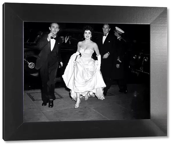 Elizabeth Taylor arriving for the premiere of Ivanhoe June 1952