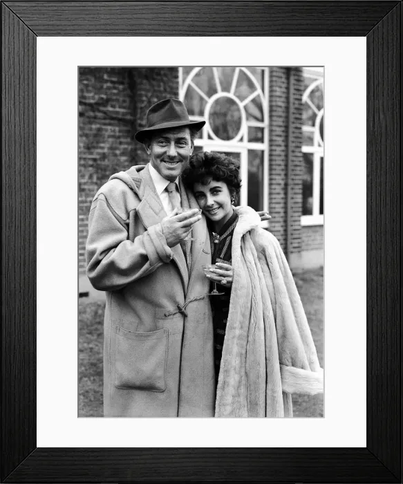 Framed Print : Elizabeth Taylor and husband Michael Wilding back from Honeymoon March 1952 Framed Print : Elizabeth Taylor and husband Michael Wilding back from Honeymoon March 1952