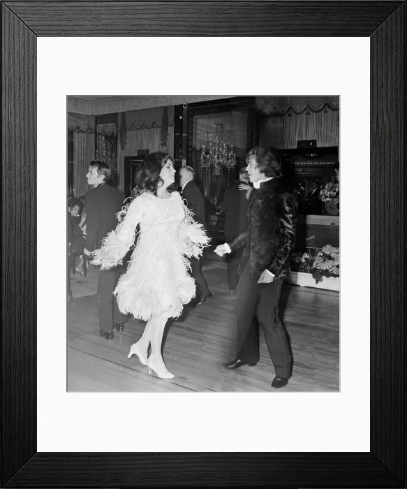 Framed Print : Elizabeth Taylor dancing with Nureyev March 1968 A©Mirrorpix