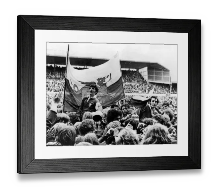 Framed Print : Wales v Ireland Five Nations Rugby Union international match at the National Stadium Framed Print : Wales v Ireland Five Nations Rugby Union international match at the National Stadium