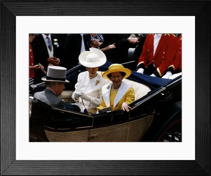 Framed Print : Princess Margaret and Princess Anne at Royal Ascot in June 1992 Framed Print : Princess Margaret and Princess Anne at Royal Ascot in June 1992
