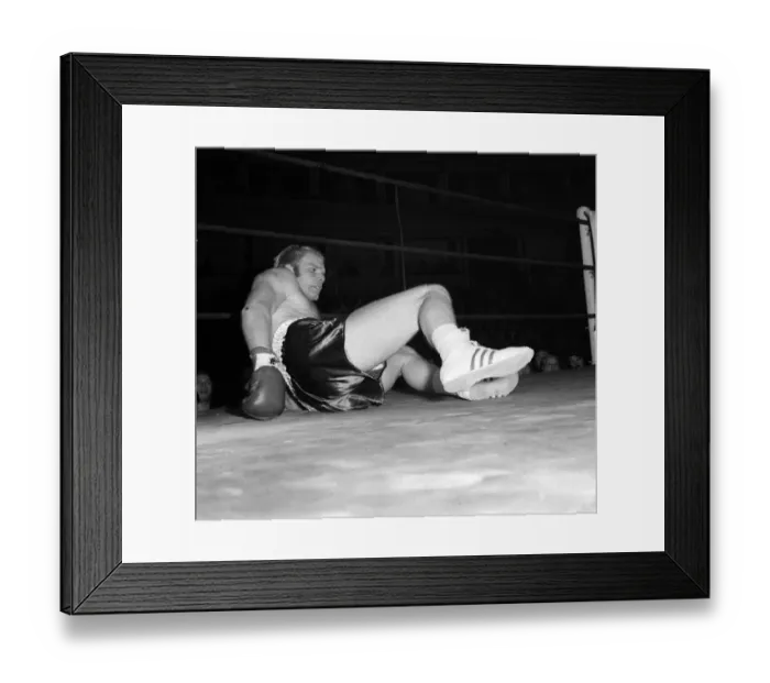 Framed Print : Joe Bugner Heavyweight Boxer October 1972 fighting Jurgen Blin at Royal Albert Framed Print : Joe Bugner Heavyweight Boxer October 1972 fighting Jurgen Blin at Royal Albert