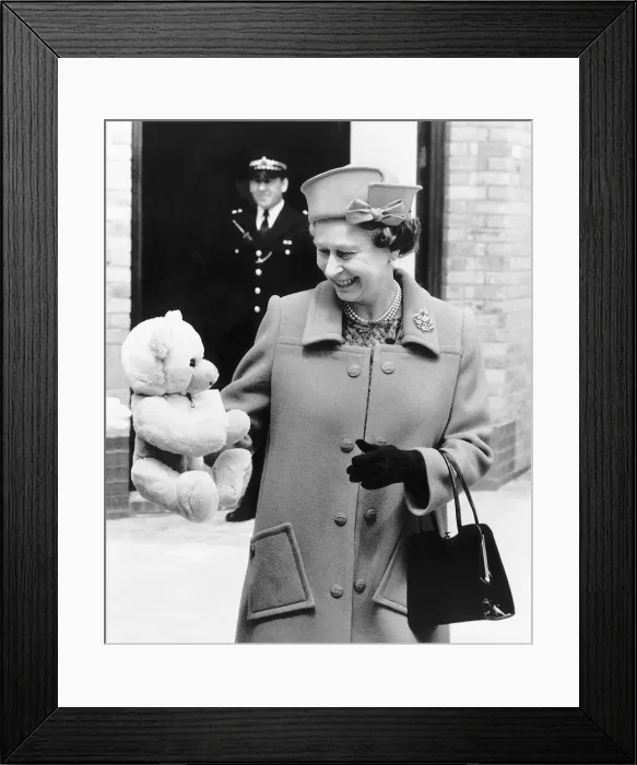 Framed Print : HRH Queen Elizabeth II With teddy bear for Princess Beatrice June 1989 Framed Print : HRH Queen Elizabeth II With teddy bear for Princess Beatrice June 1989