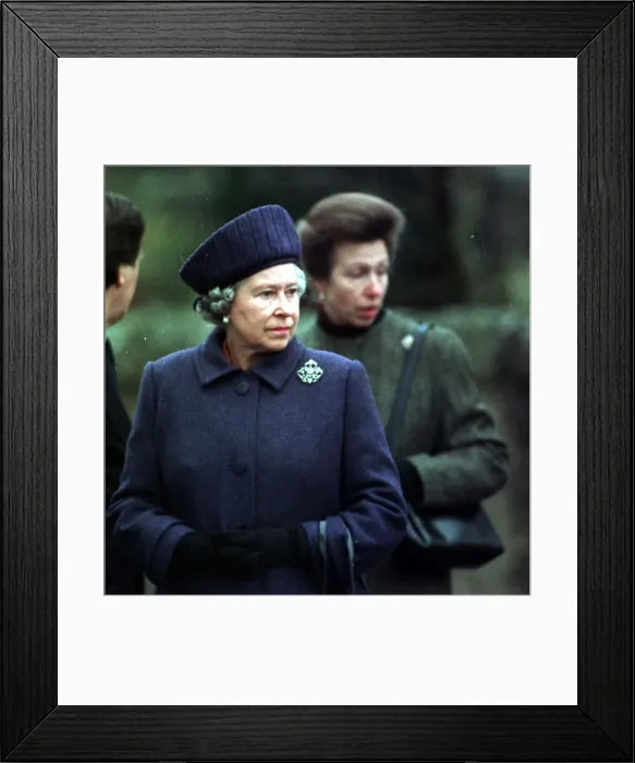 Framed Print : Queen Elizabeth II greets local residents and lays a wreath of flowers