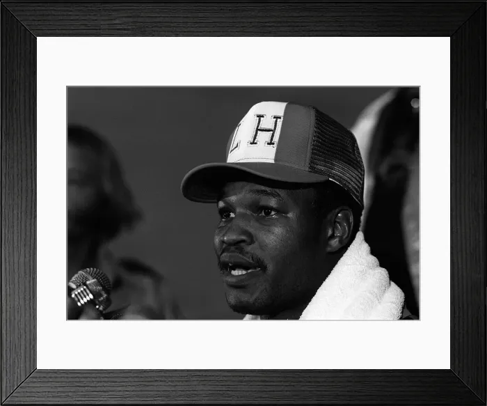 Framed Print : Boxing - Larry Holmes v Muhammad Ali - 1980 Framed Print : Boxing - Larry Holmes v Muhammad Ali - 1980