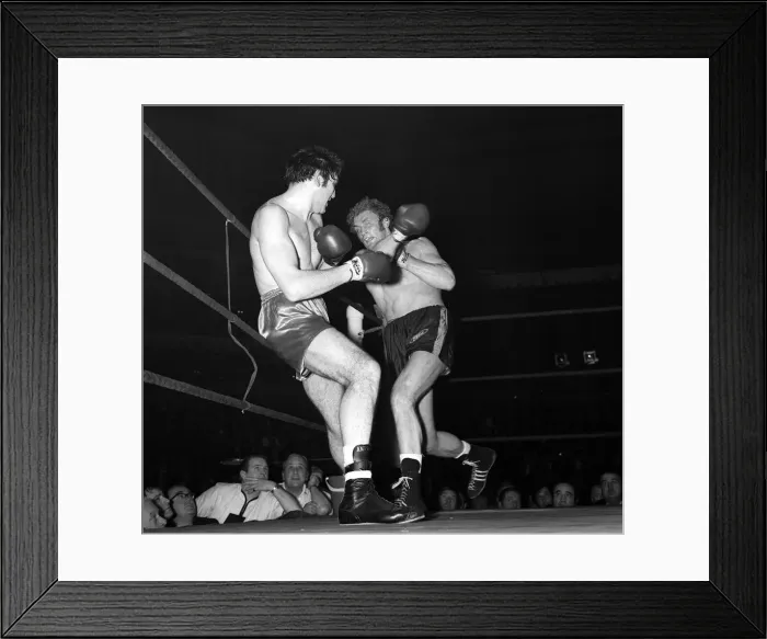 Framed Print : Joe Bugner Heavyweight Boxer January 1971 fighting Carl Gizzi at Royal Albert Hall Framed Print : Joe Bugner Heavyweight Boxer January 1971 fighting Carl Gizzi at Royal Albert Hall