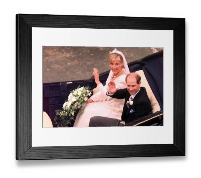 Framed Print : Prince Edward Royal Wedding 1999 Prince Edward and Sophie Rhys Jones in carriage