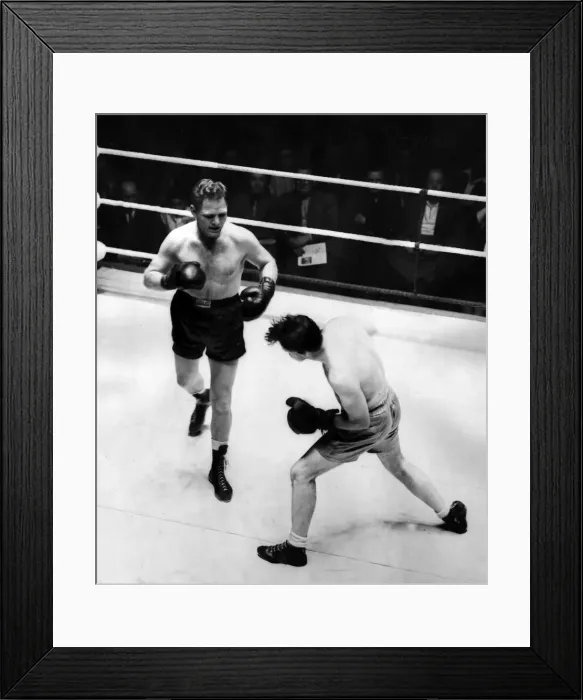 Framed Print : Lee Savold August 1949 versus Jimmy Carroll Framed Print : Lee Savold August 1949 versus Jimmy Carroll