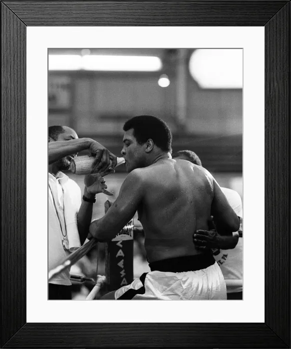 Framed Print : Muhammad Ali in training ahead of his world heavyweight title comeback fight against WBC Framed Print : Muhammad Ali in training ahead of his world heavyweight title comeback fight against WBC