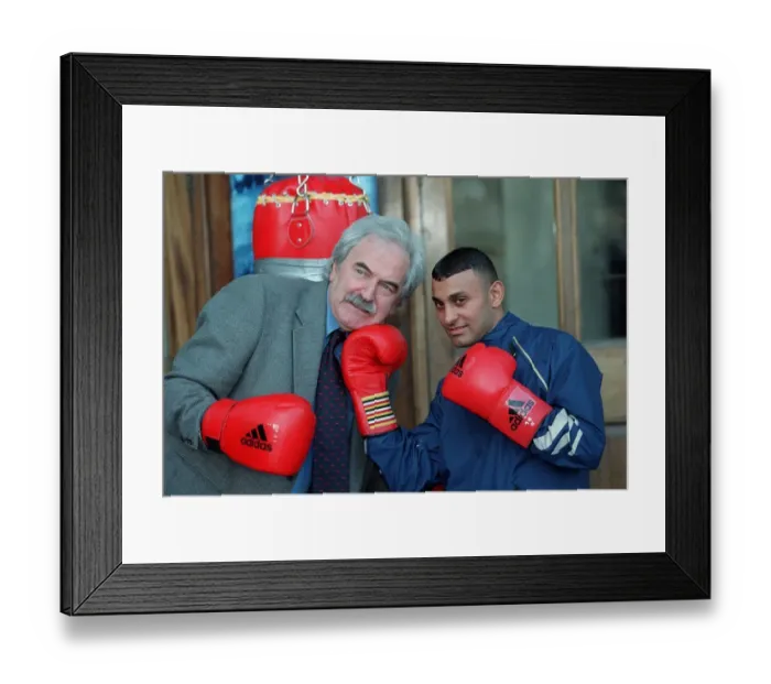 Framed Print : Nazeem Hamed Boxing January 99 With sports presenter Des Lynam at the launch of his