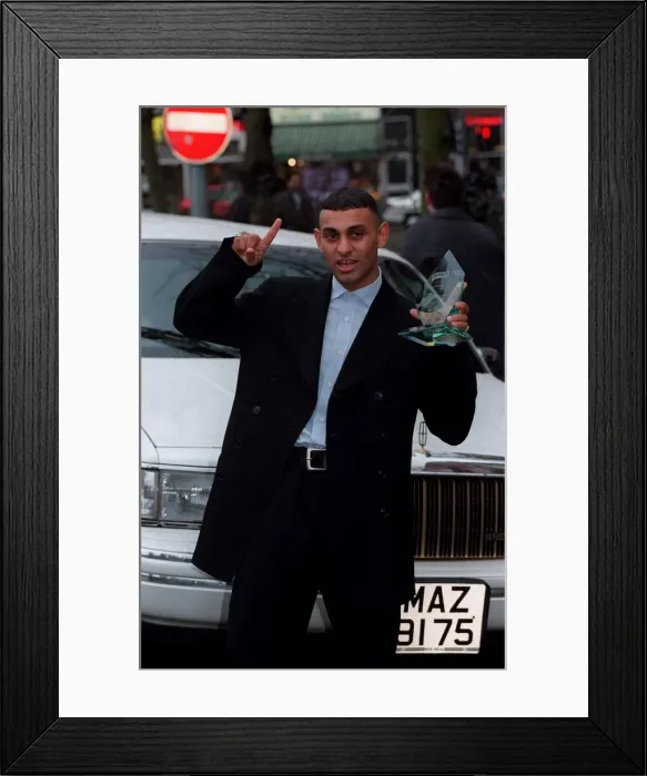 Framed Print : Naseem Hamed Boxing October 98 WBO Featherweight champion standing next to white Framed Print : Naseem Hamed Boxing October 98 WBO Featherweight champion standing next to white