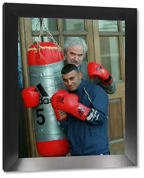 Nazeem Hamed Boxing January 1999 With sports presenter Des Lynam at the launch of