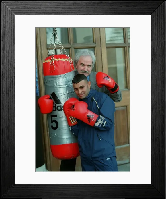 Framed Print : Nazeem Hamed Boxing January 1999 With sports presenter Des Lynam at the launch of Framed Print : Nazeem Hamed Boxing January 1999 With sports presenter Des Lynam at the launch of