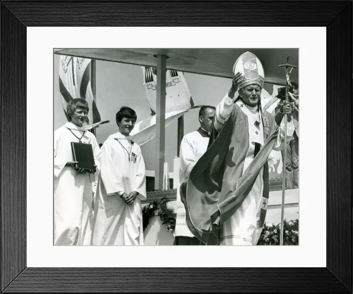 Framed Print : Pope John Paull IIs visit to Coventry. The Holy Father at Baginton airport giving