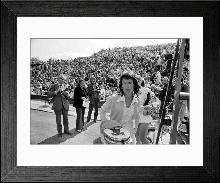 Framed Print : Wimbledon 1974: Billie Jeans after being beaten by Mrs Framed Print : Wimbledon 1974: Billie Jeans after being beaten by Mrs