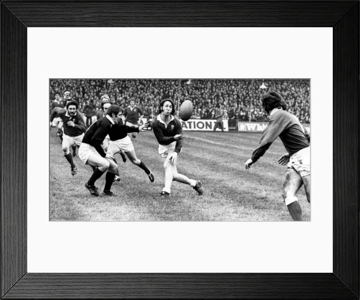 Framed Print : WALES V SCOTLAND 1976- PICTURE SHOWS: Man-of-the-series J. P. R. Williams passes out to J