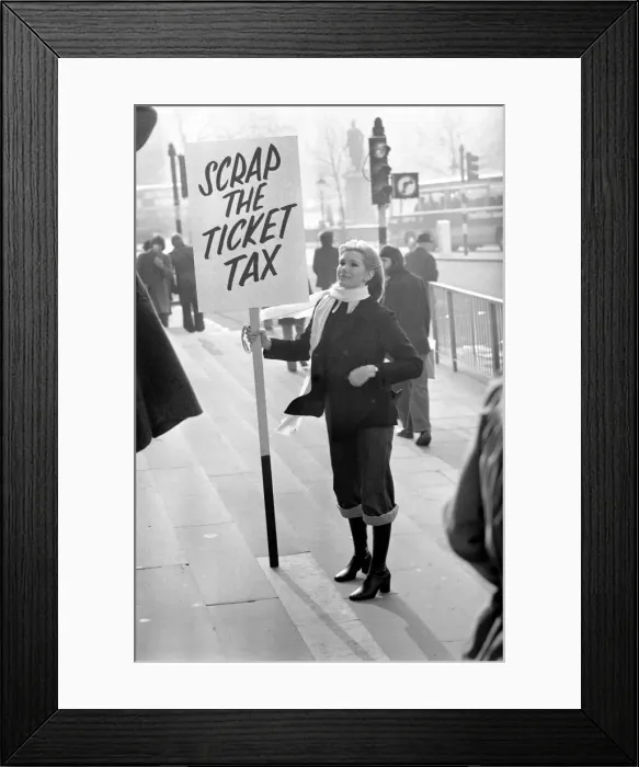 Framed Print : Actress Susan Hampshire seen here in St. Martin s-in-the-Fields