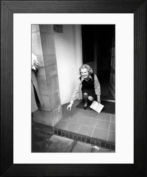 Framed Print : A clutch of newsmen gathered outside Margaret Thatcher Framed Print : A clutch of newsmen gathered outside Margaret Thatcher