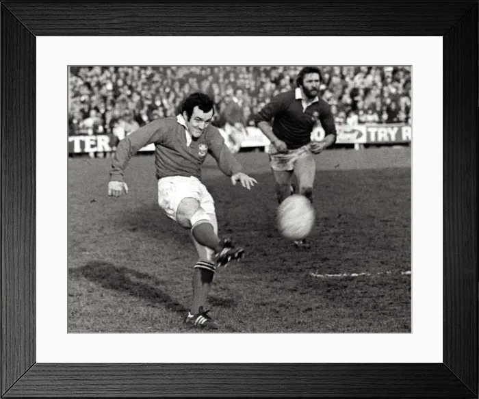 Framed Print : PICTURE SHOWS: FAMILIAR SIGHT: Phil Bennett in action for Llanelli with Ray Gravell in Framed Print : PICTURE SHOWS: FAMILIAR SIGHT: Phil Bennett in action for Llanelli with Ray Gravell in