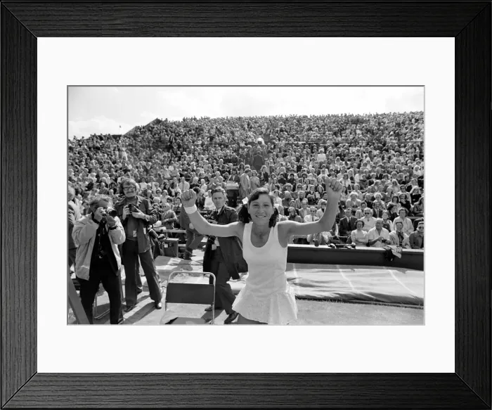 Framed Print : Wimbledon 1974: Mrs. Morozova celebrates her victory over Billie Jean King Framed Print : Wimbledon 1974: Mrs. Morozova celebrates her victory over Billie Jean King