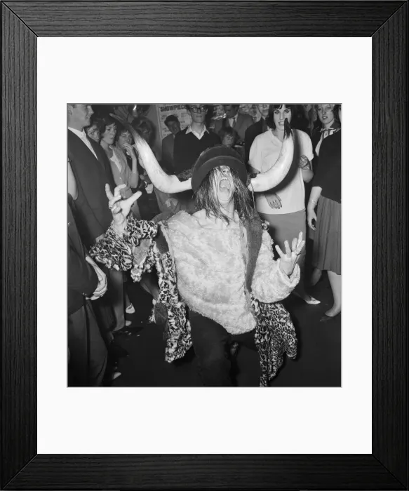 Framed Print : Screaming Lord Sutch seen here performing at the 2-1s coffee bar in Soho Framed Print : Screaming Lord Sutch seen here performing at the 2-1s coffee bar in Soho
