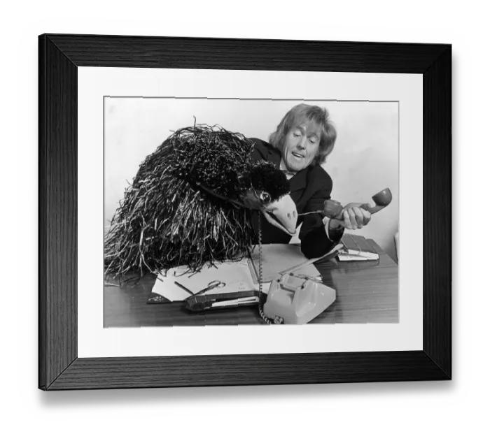 Framed Print : Rod Hull and Emu Comedian A©Mirrorpix